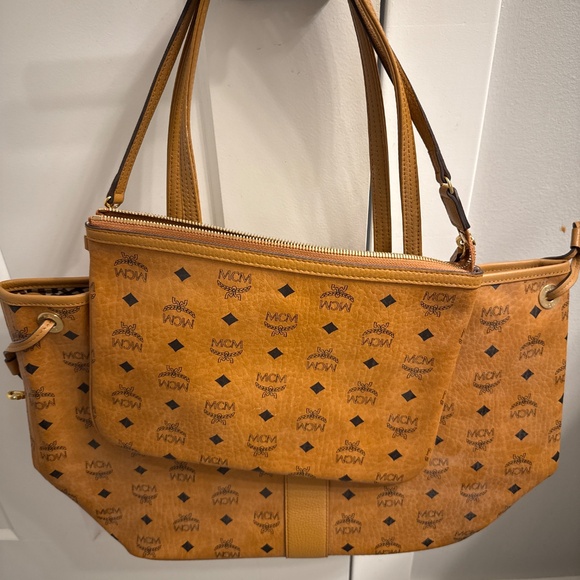 MCM Reversible Liz Shopper en Visetos purse and wristlet - Picture 2 of 5